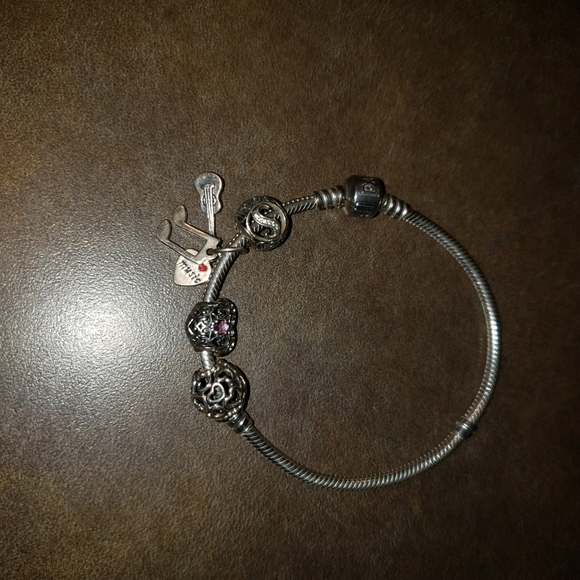 Pandora bracelet with 4 charms - Picture 2 of 2